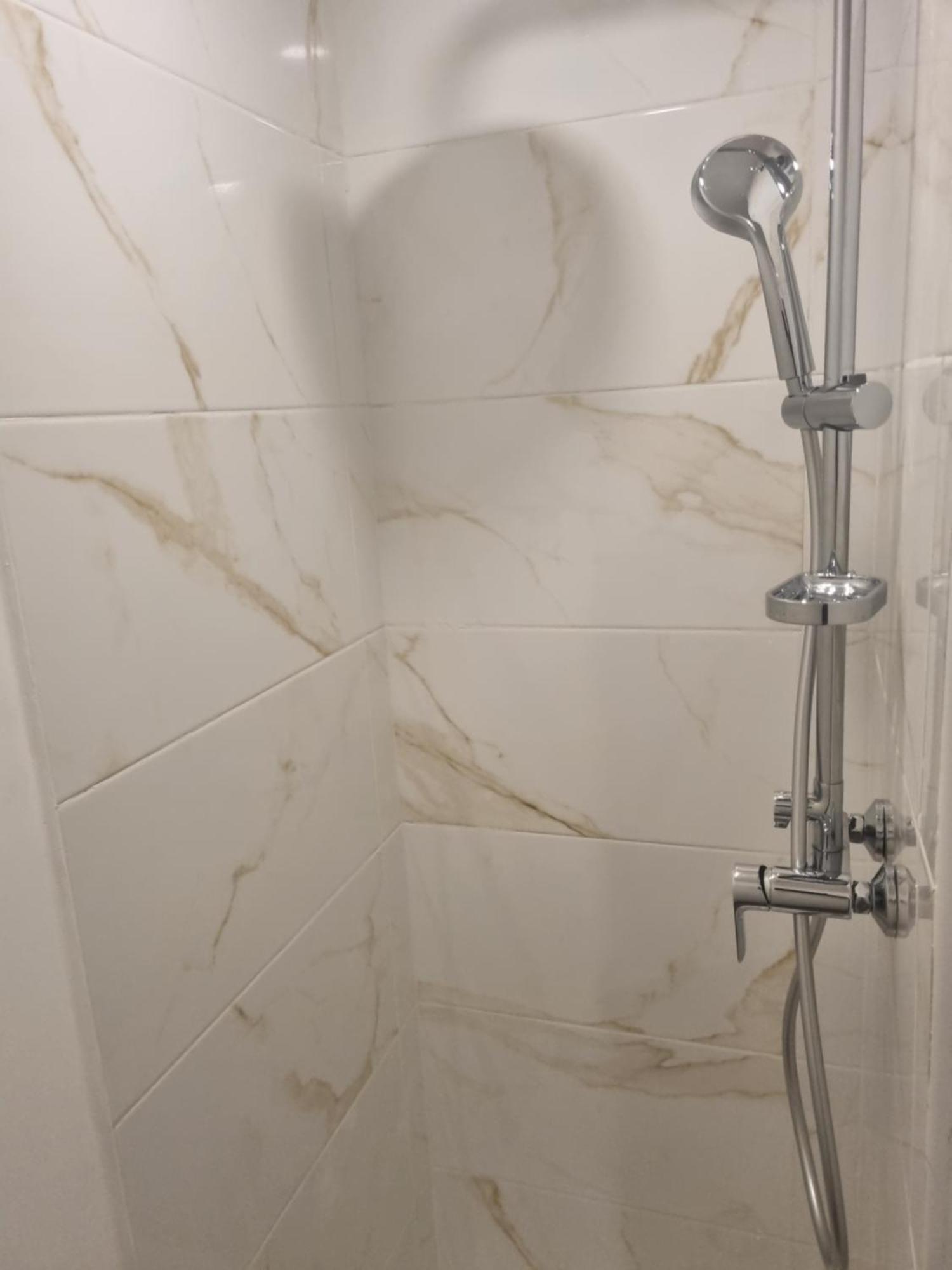 Chambre Privative Renove 2024, Climatisation, Tramway Sur Place , 12 Min Centre, 16 Min Plage, Apercu Lateral Mer, 2 Wc Avec 2 Salle De Bain, Private Room Renovated 2024, Air-Conditioned , Tram On Spot, 2 Toilets And 2 Bathrooms 니스 외부 사진