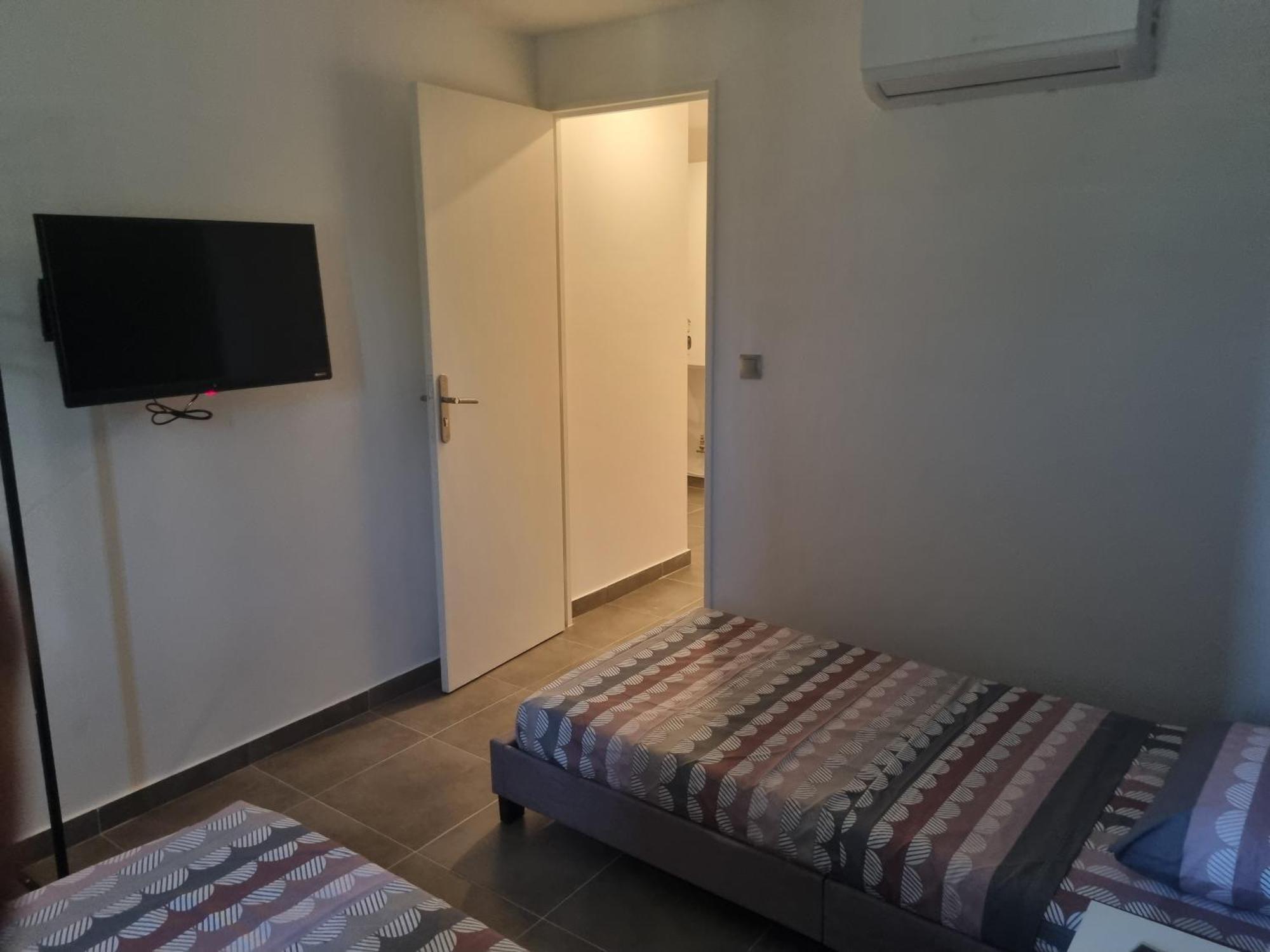 Chambre Privative Renove 2024, Climatisation, Tramway Sur Place , 12 Min Centre, 16 Min Plage, Apercu Lateral Mer, 2 Wc Avec 2 Salle De Bain, Private Room Renovated 2024, Air-Conditioned , Tram On Spot, 2 Toilets And 2 Bathrooms 니스 외부 사진