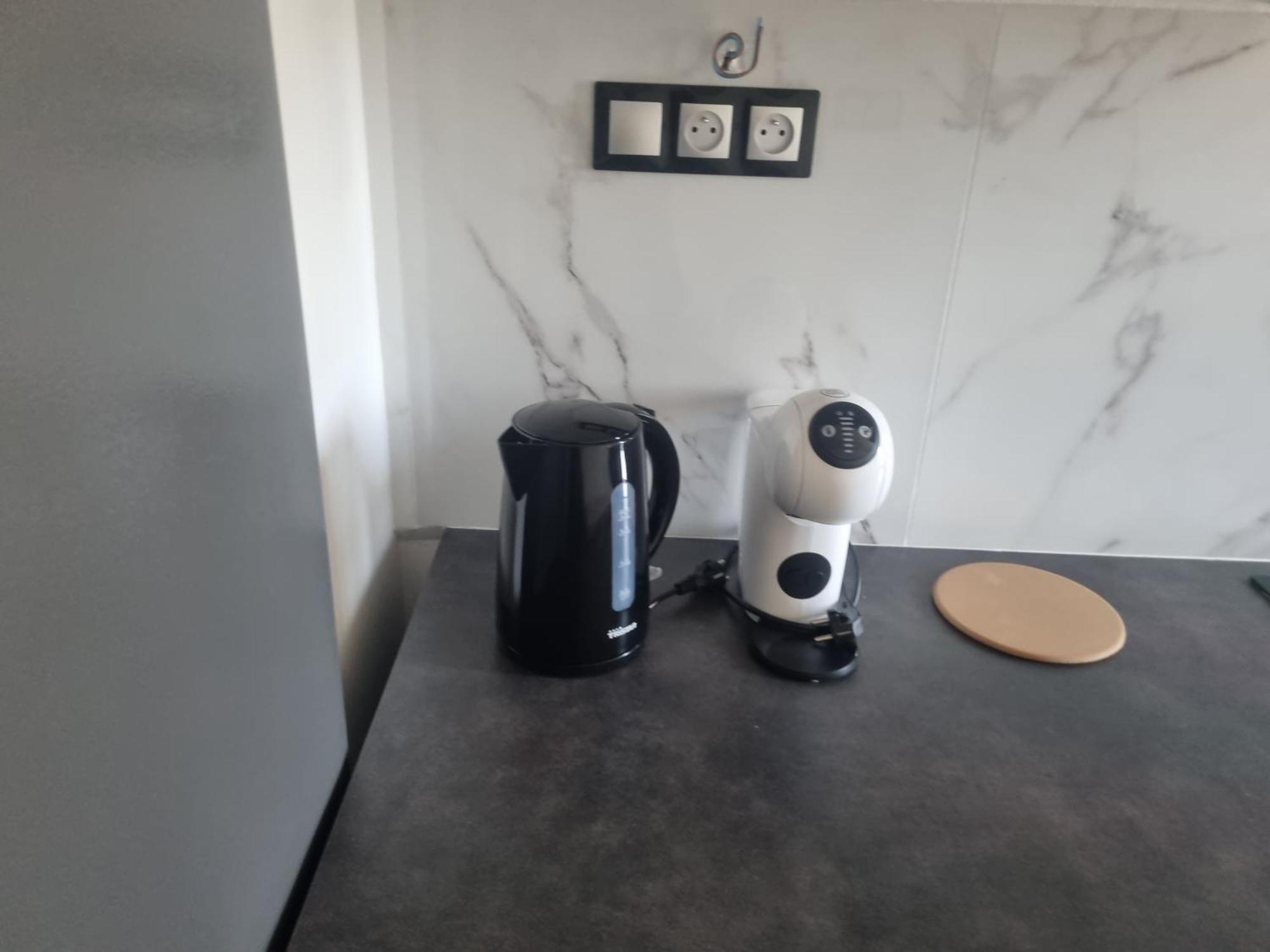 Chambre Privative Renove 2024, Climatisation, Tramway Sur Place , 12 Min Centre, 16 Min Plage, Apercu Lateral Mer, 2 Wc Avec 2 Salle De Bain, Private Room Renovated 2024, Air-Conditioned , Tram On Spot, 2 Toilets And 2 Bathrooms 니스 외부 사진
